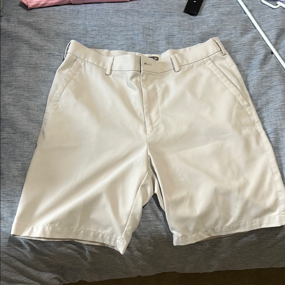 Peter Millar Men's Cream golf shorts